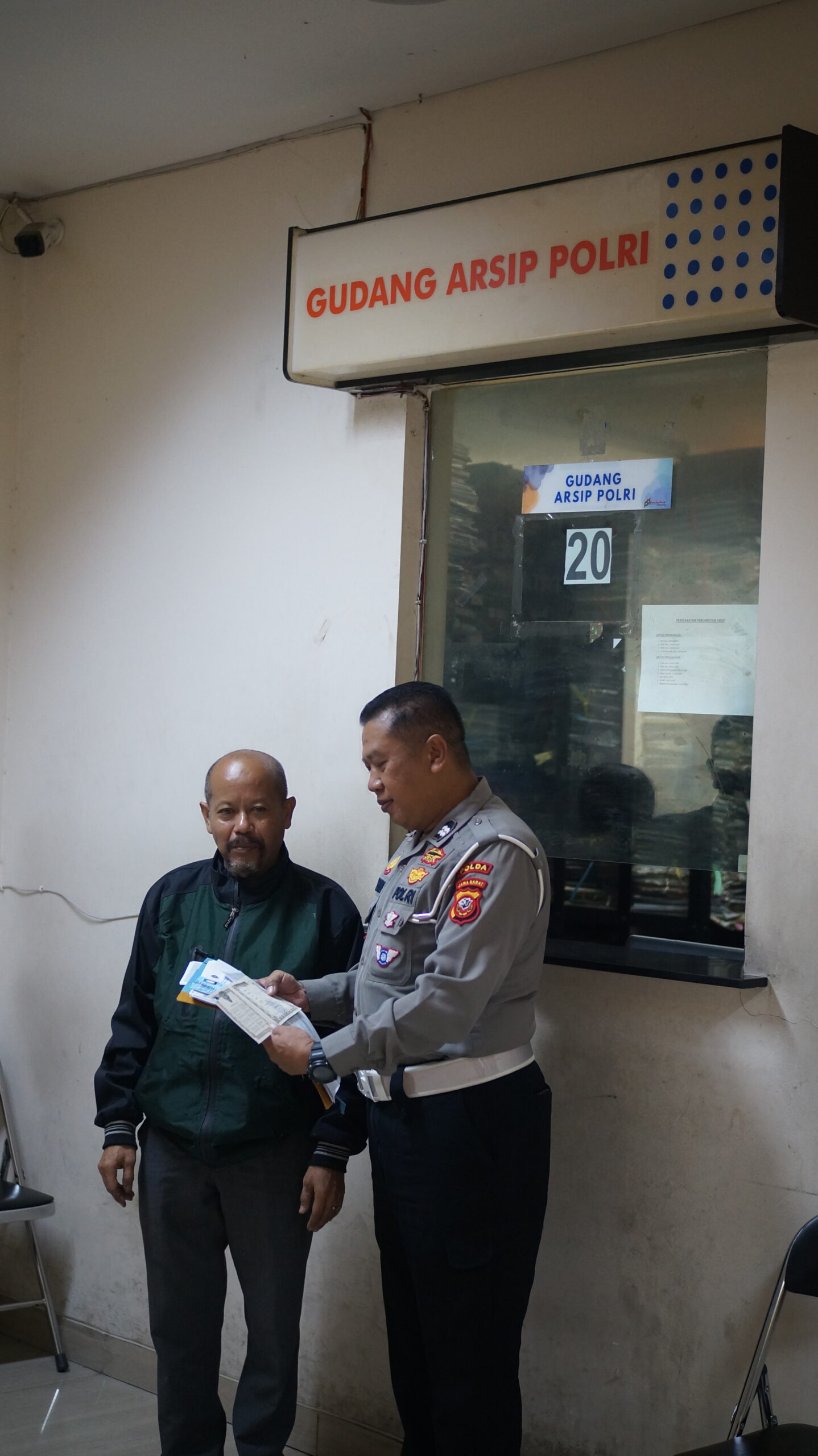 Di Balik Meja Arsip, Ada Ketulusan: Cerita Pak Bambang Menjaga Tertib Administrasi Samsat Bandung Barat dsc08007