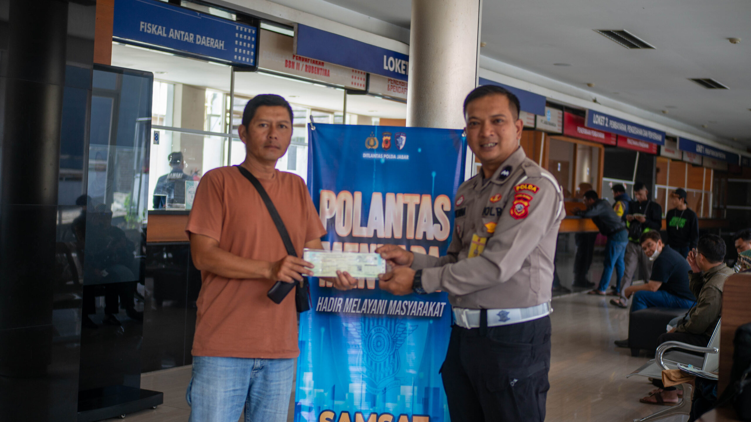 Lebih dari Sekadar Pelayanan: Aipda Aep Hadir Membawa Ketulusan di Balik Program “Polantas Menyapa” dsc08079