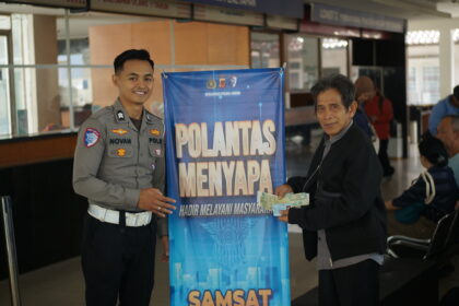 Gesit dan Ramah, Briptu Novan Hadirkan Pelayanan Optimal di Samsat Pajajaran polantas menyapa pajajaran (31)