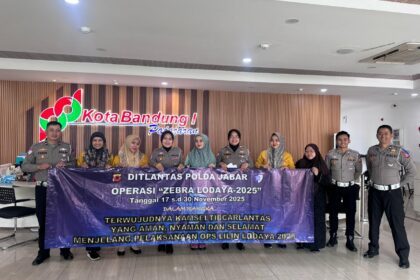 Operasi Lilin Lodaya 2025: Polantas Kawal Keamanan dan Kelancaran di Depan Samsat Pajajaran Bandung whatsapp image 2025 11 24 at 07.45.38 (1)