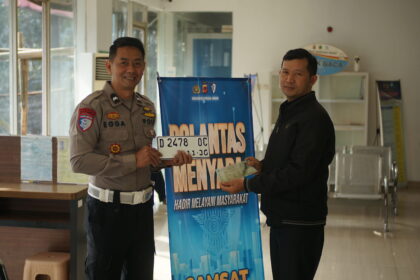 Aipda Egga Hadir dalam Program “Polantas Menyapa” Edukasi Pajak Kendaraan dan Pentingnya Registrasi Lima Tahunan dsc09187