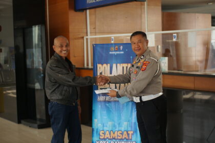 Polantas Menyapa: Aiptu Bambang Tebarkan Senyum dan Pelayanan Humanis di Samsat Pajajaran Bandung dsc09307
