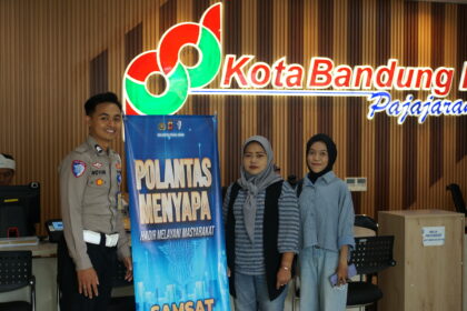 Briptu Novan Berikan Pelayanan dan Edukasi Humanis kepada Masyarakat di Samsat Pajajaran Bandung dsc09308
