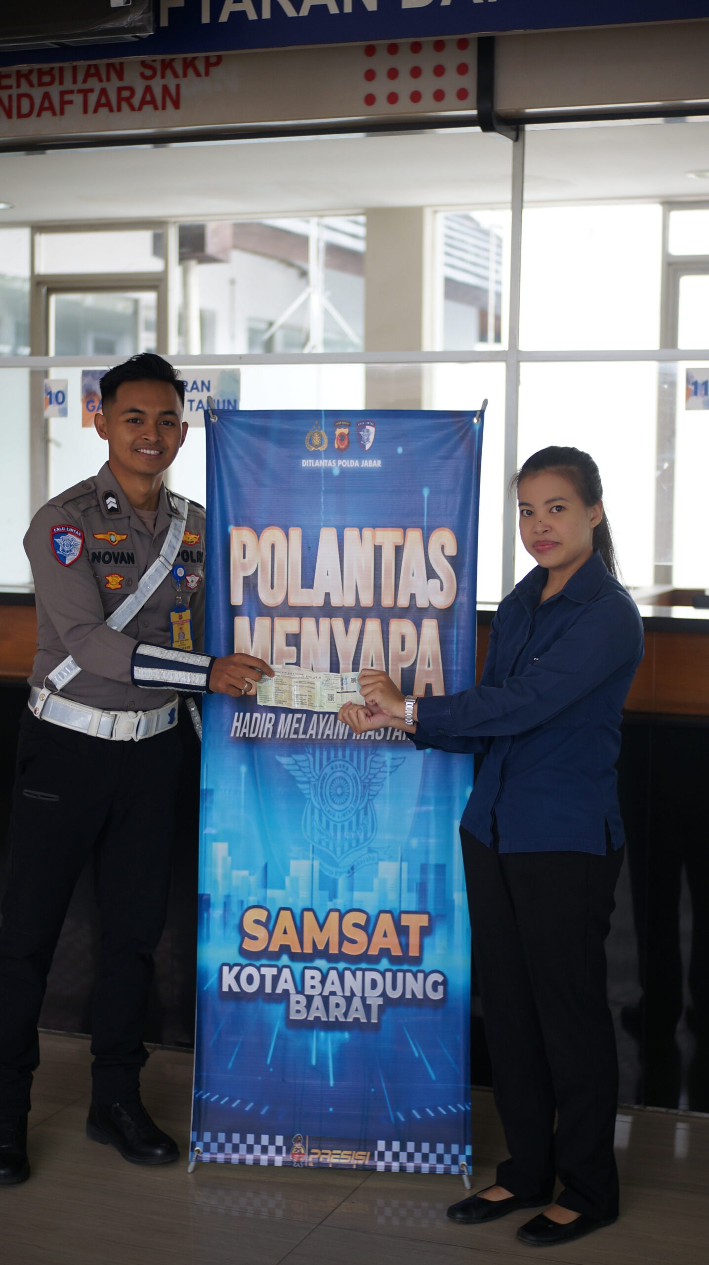 Sigap dan Solutif, Briptu Novan Permudah Urusan Masyarakat di Samsat Pajajaran dsc00078