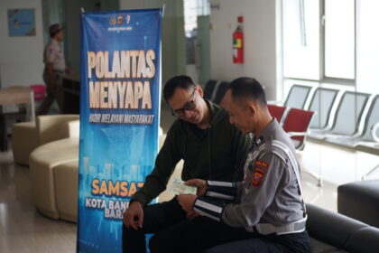 Teladan dalam Pelayanan, Aiptu Santoso Konsisten Hadir Melayani Masyarakat lewat Polantas Menyapa dsc00089