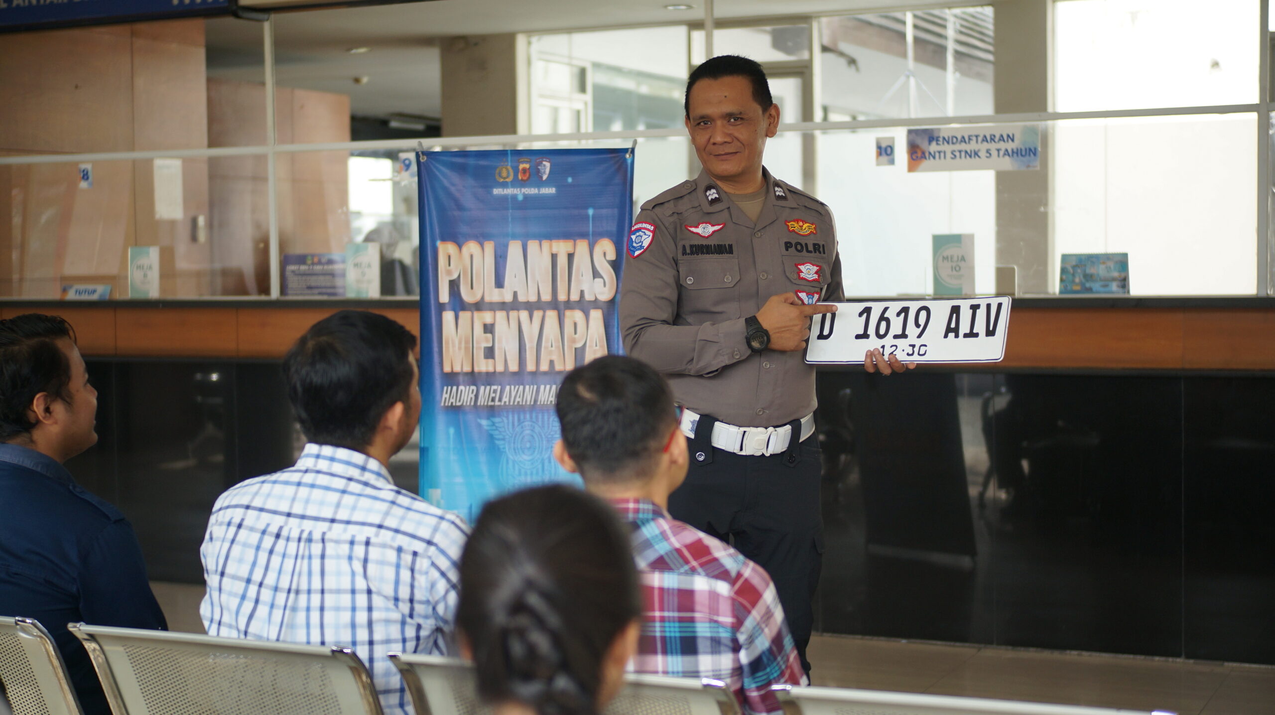 Aipda Kurniawan Berikan Penyuluhan Polantas Menyapa tentang Bahaya Plat Palsu dan Pelanggaran Lalu Lintas Lainnya dsc09287