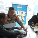 IPDA Irvan Terapkan 3M (Menyapa, Mengedukasi, Melayani) dalam Program Polantas Menyapa di Samsat Pajajaran dsc09329