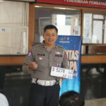 AIPDA Iyan Tunjukkan Kepemimpinan Pelayanan Humanis, Perkuat Semangat Polantas Menyapa di Samsat Pajajaran dsc09174 scaled