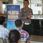 AIPTU Kurniawan Kedepankan Edukasi kepada Masyarakat melalui Polantas Menyapa di Samsat Pajajaran dsc09286