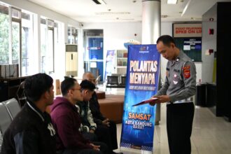 AIPTU Santoso Hadirkan Pelayanan Terbaik dengan Edukasi Terarah di Samsat Pajajaran p1021890