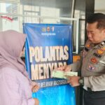 AIPTU Bambang Hadirkan Pelayanan Penuh Hospitality, Tingkatkan Kenyamanan Masyarakat di Samsat Pajajaran polantas menyapa (20)