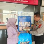 AIPTU Bambang Hadirkan Pelayanan Humanis dan Profesional, Wujud Nyata Semangat Polantas Menyapa di Samsat Pajajaran polantas menyapa (24)