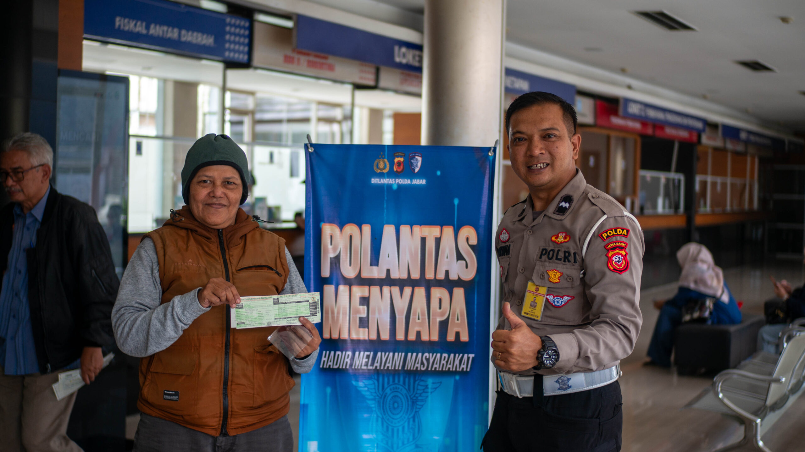 Aipda Aep Santana Hadir sebagai Problem Solver, Bantu Wajib Pajak Lebih Mudah di Samsat Pajajaran dsc08074