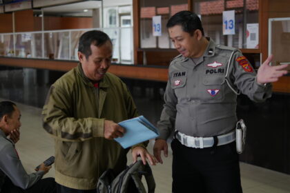 Bripda Iyan Proaktif Edukasi Masyarakat, Dorong Tertib Pajak Kendaraan melalui Pelayanan Humanis p1021900