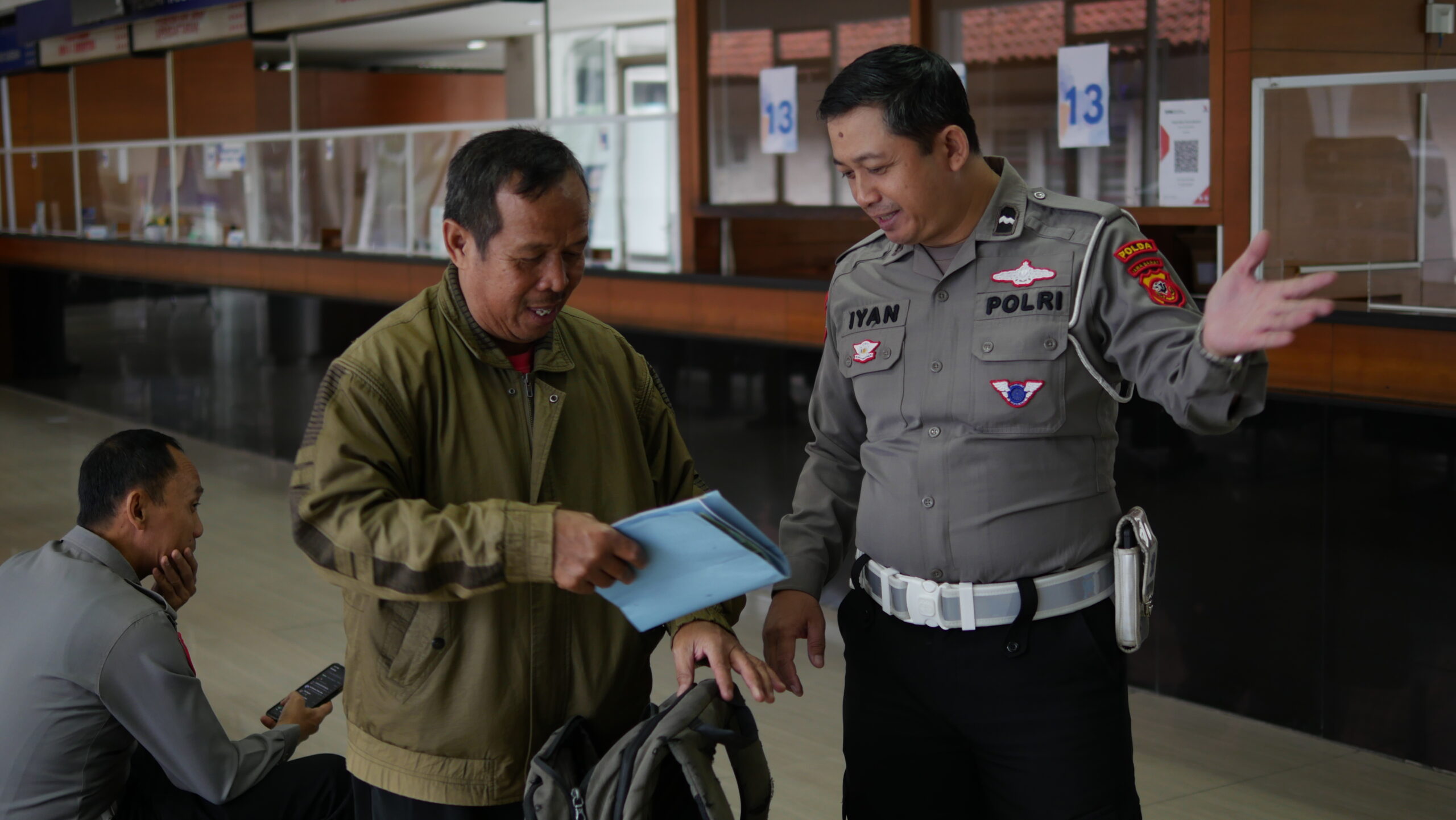 Bripda Iyan Proaktif Edukasi Masyarakat, Dorong Tertib Pajak Kendaraan melalui Pelayanan Humanis p1021900