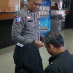 Aiptu Kurniawan Tampilkan Pelayanan Penuh Kesabaran, Hadirkan Suasana Nyaman di Samsat Pajajaran dsc05749