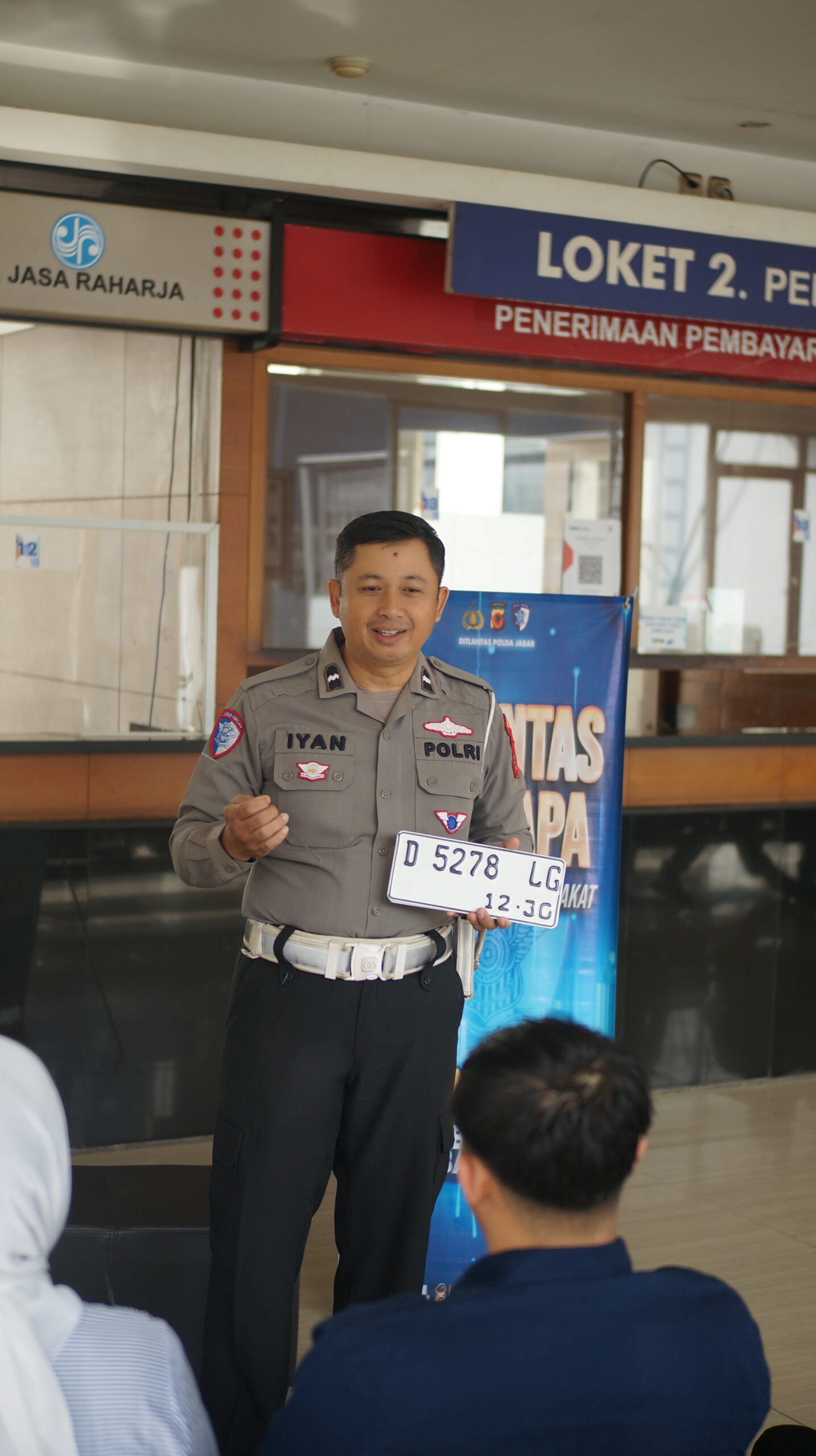 Aipda Iyan Bangun Kedekatan dengan Masyarakat, Hadirkan Pelayanan yang Lebih Personal di Samsat dsc09174