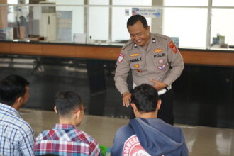 Aiptu Dadan Sigap Tangani Keluhan, Hadirkan Solusi Cepat bagi Wajib Pajak di Samsat Pajajaran dsc09295