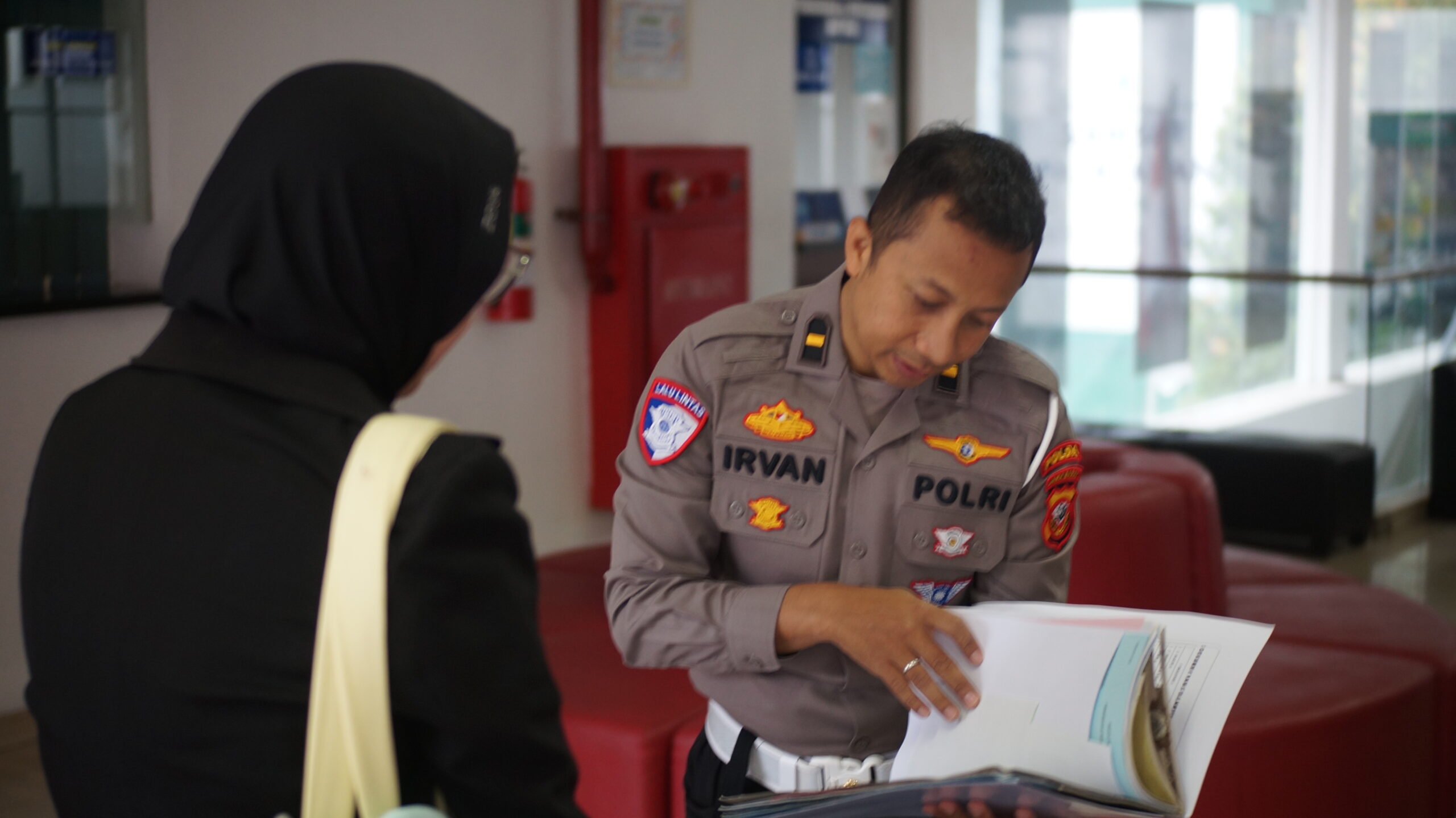 Ipda Irvan Pastikan Standar Pelayanan Terjaga, Wujudkan Layanan Berkualitas di Samsat Pajajaran dsc05693
