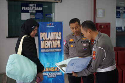 Ipda Irvan dan Aiptu Santoso Bangun Pelayanan Profesional, Perkuat Kepercayaan Masyarakat di Samsat Pajajaran dsc05703