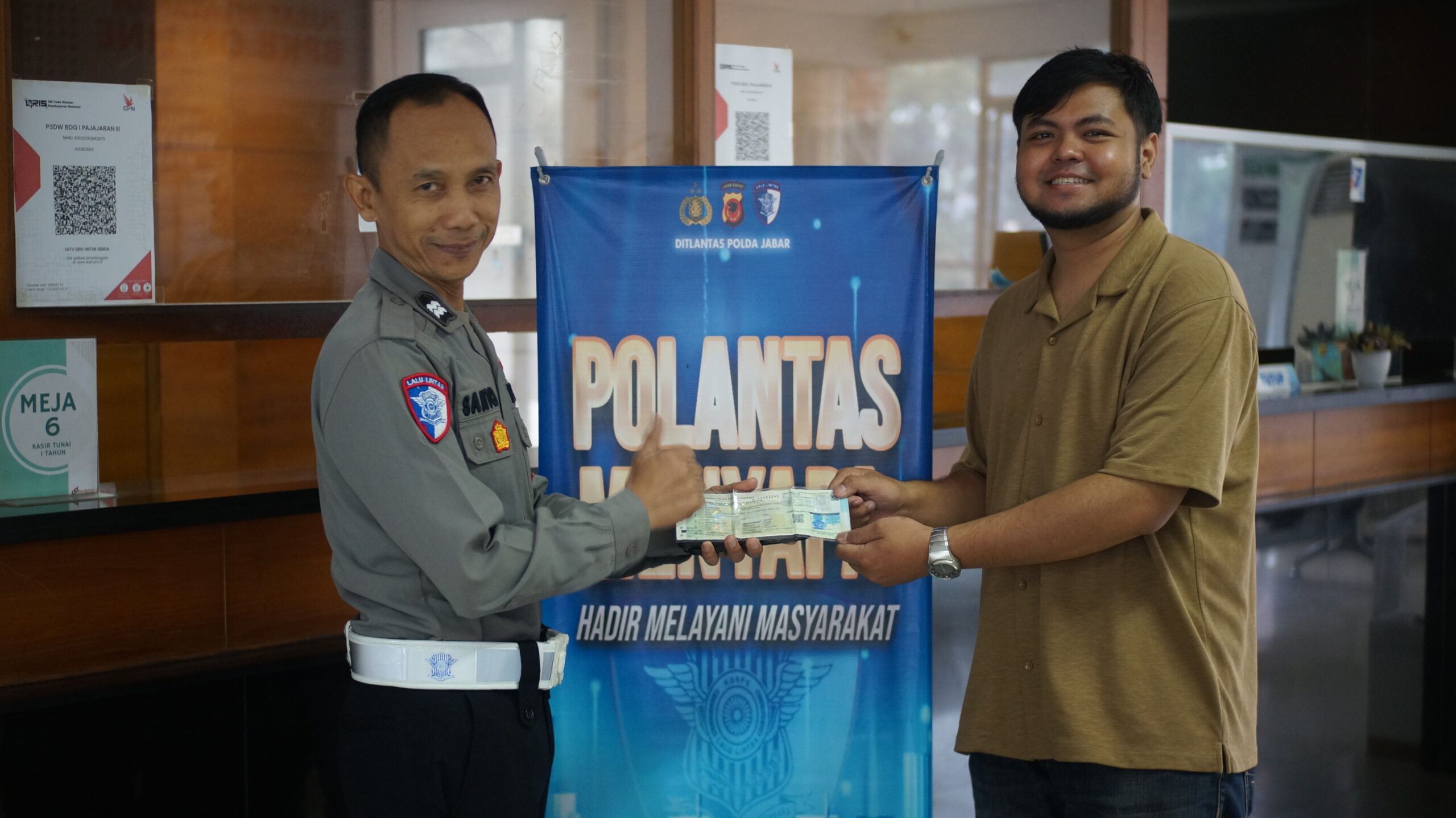 Aiptu Santoso Tampilkan Pelayanan Presisi, Utamakan Kejelasan dan Kenyamanan di Samsat Pajajaran dsc05731