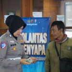 Brigpol Widi Tunjukkan Kepekaan Tinggi, Sigap Bantu Masyarakat Tanpa Harus Diminta di Samsat Pajajaran dsc05741
