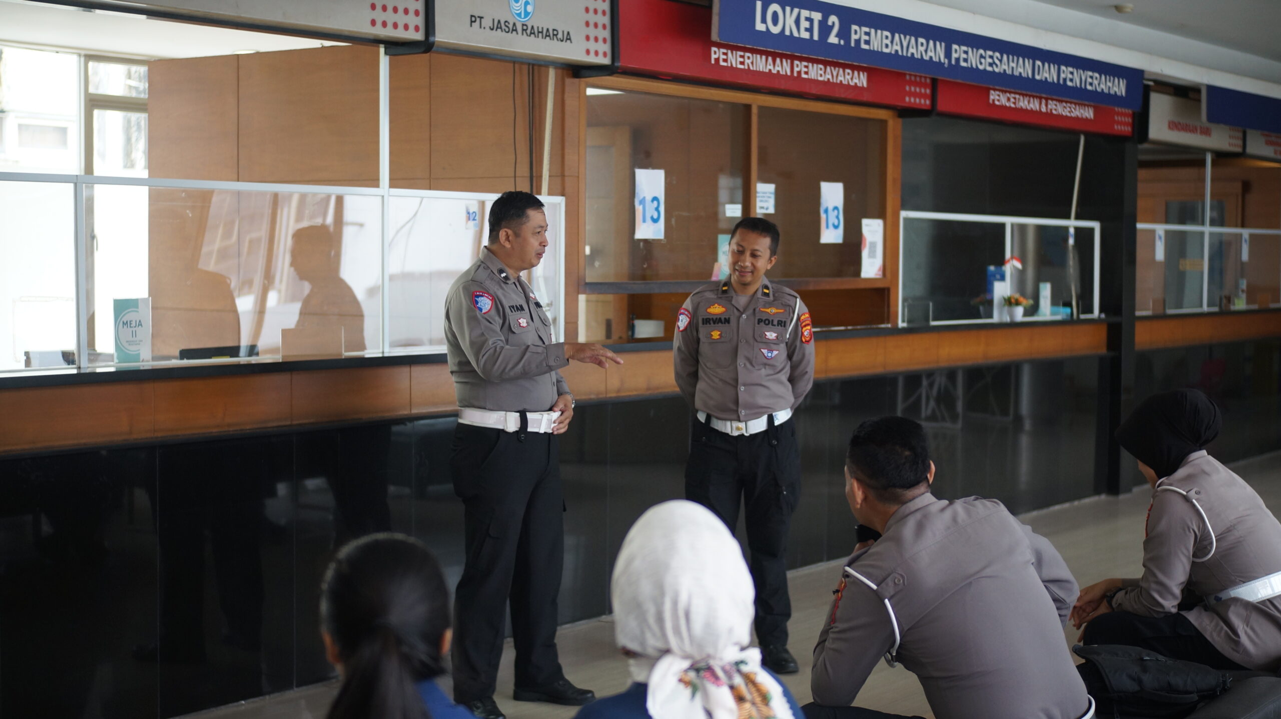 Ipda Irvan dan Aipda Iyan Hadirkan Pelayanan Aktif dan Humanis bagi Masyarakat di Samsat Pajajaran dsc05824