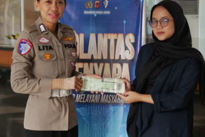 Brigpol Lita Hadirkan Pelayanan Penuh Kepedulian, Wujudkan Samsat yang Ramah dan Nyaman bagi Masyarakat p1023050